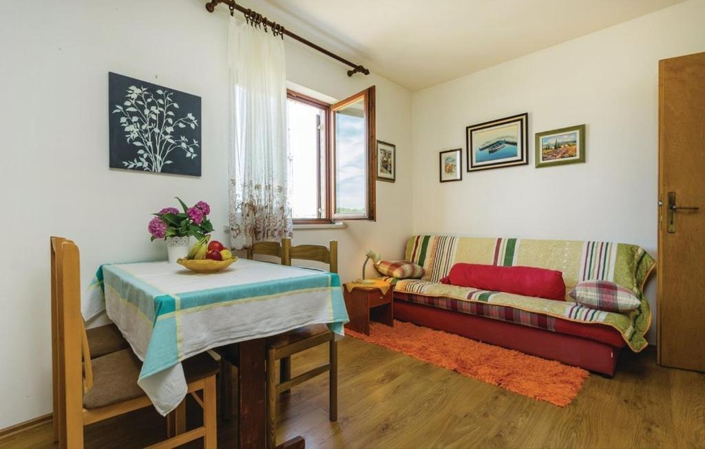 Apartments With A Parking Space Novigrad - 14408 الغرفة الصورة